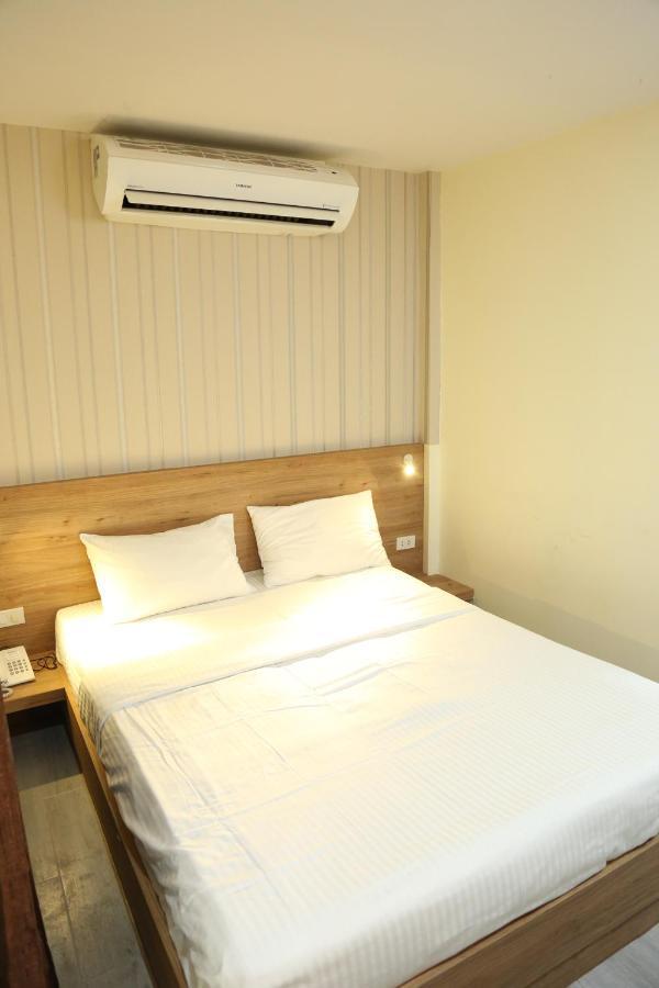 Rose Nana Hotel Bangkok Buitenkant foto