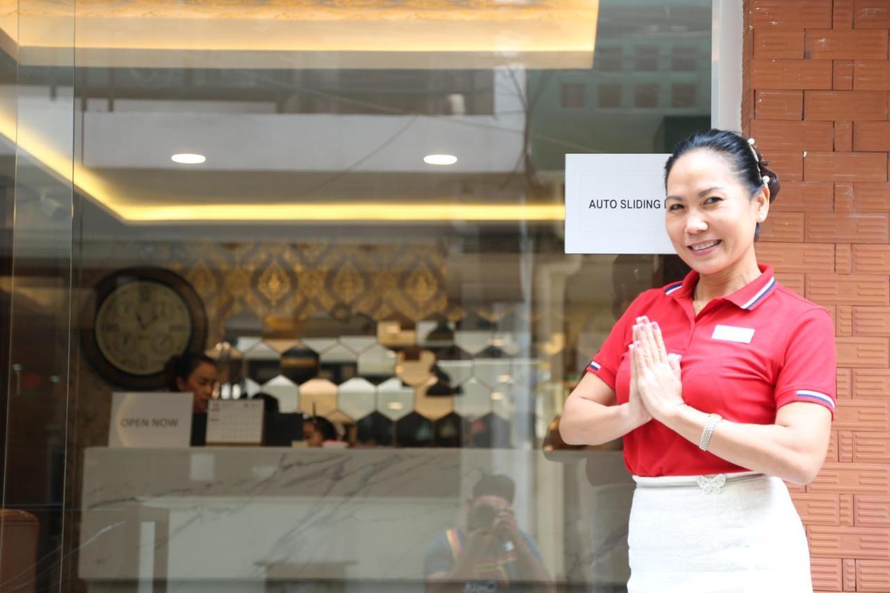 Rose Nana Hotel Bangkok Buitenkant foto